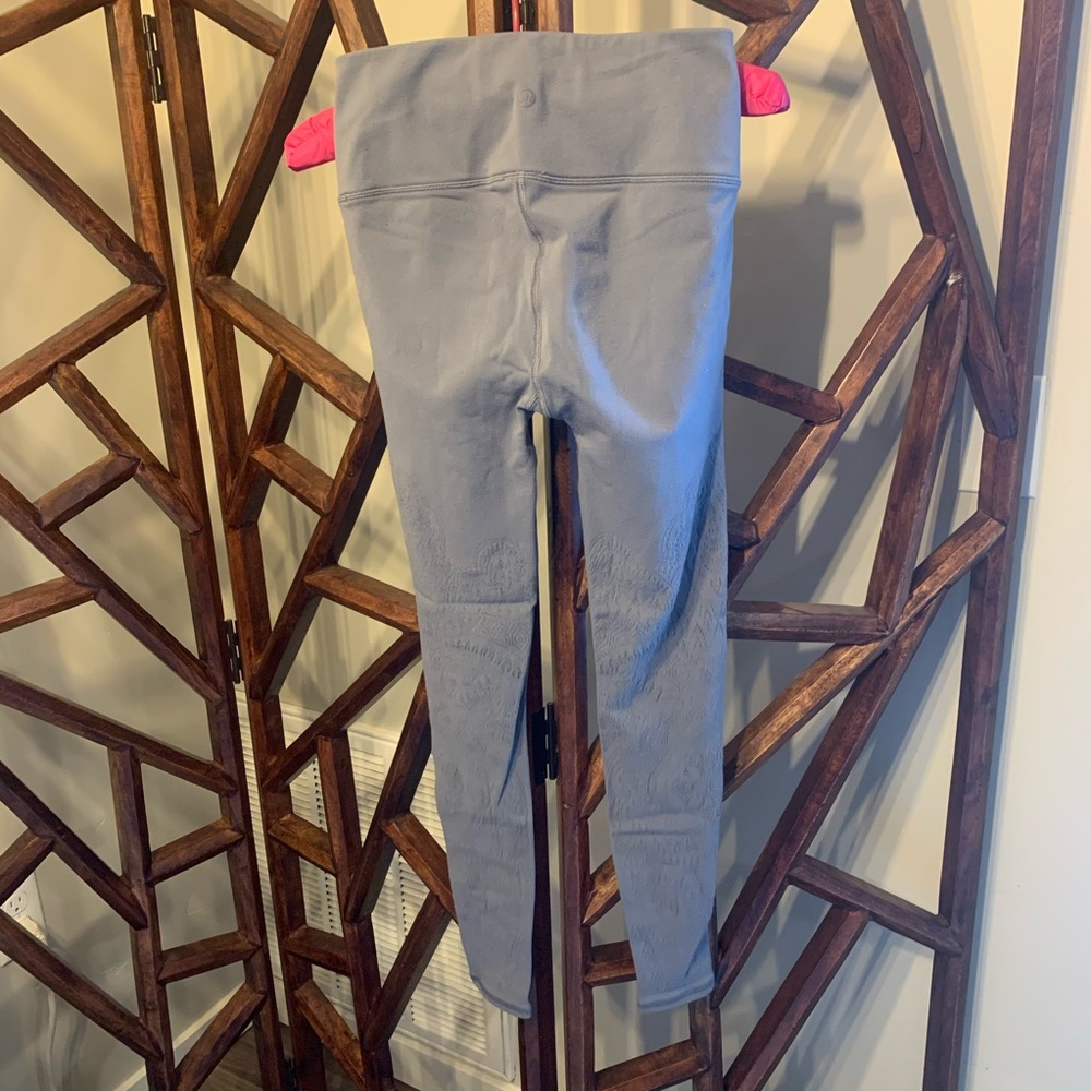 Lululemon Reveal Tight 25” Zen Express size 6